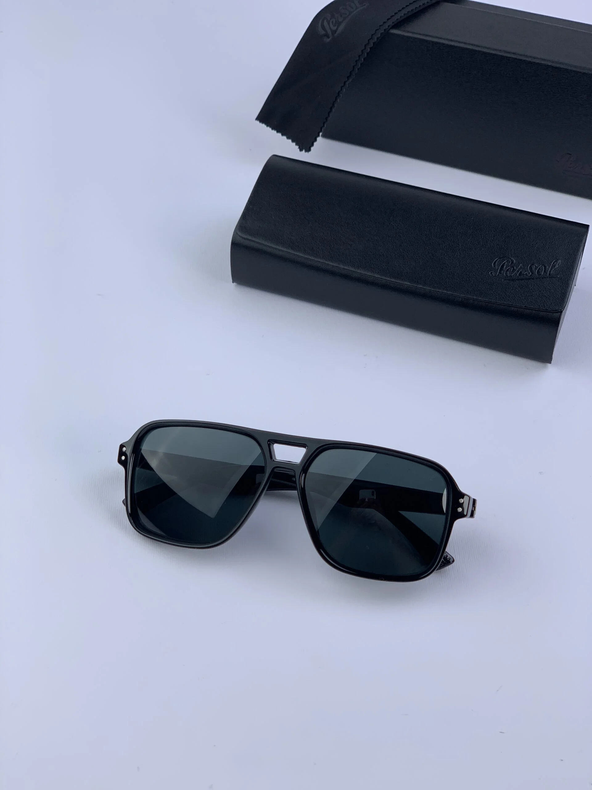 عینک آفتابی شیشه سنگ برند با اصالت پرسل کد 3325