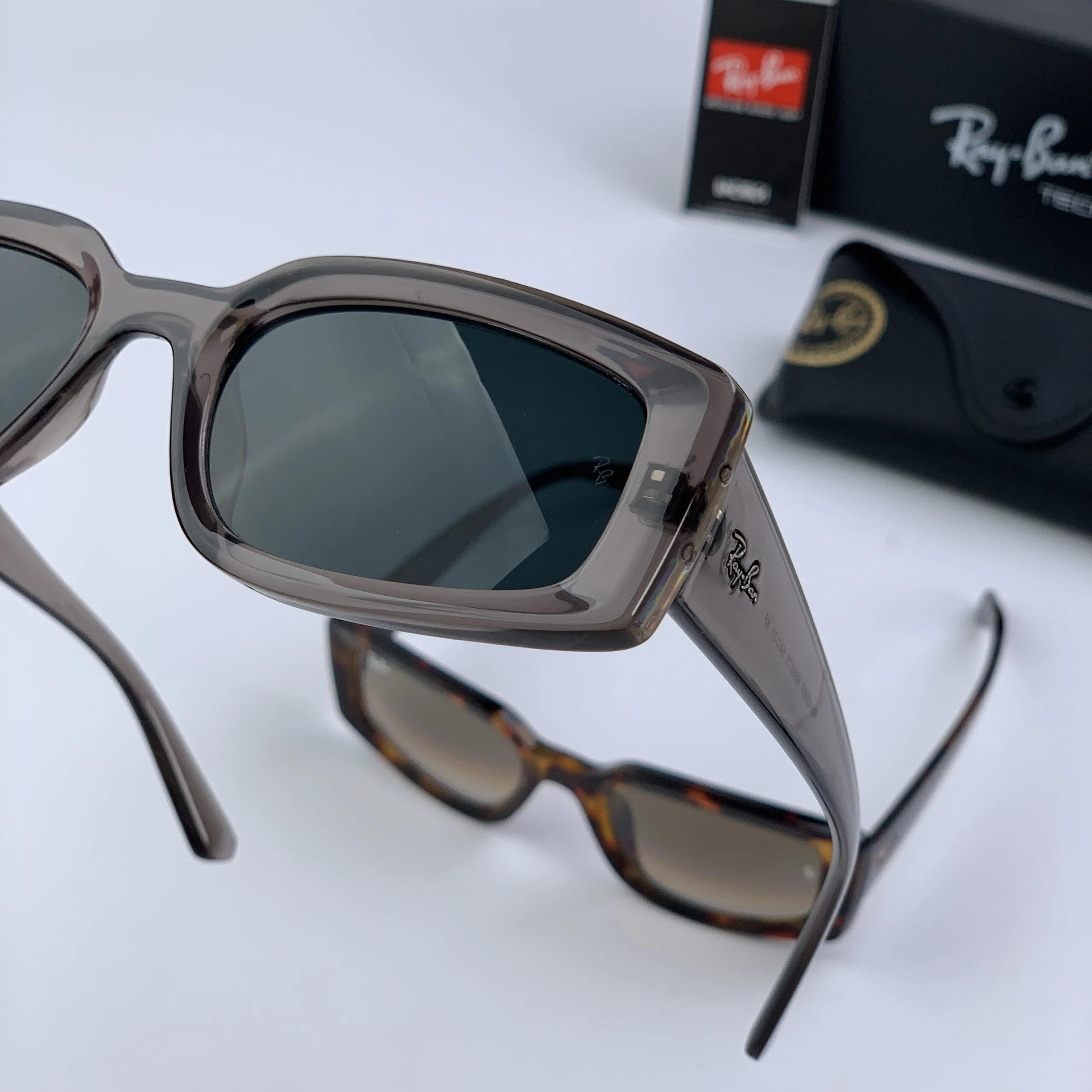 عینک آفتابی شیشه سنگ گنگ برند ریبن کد4395