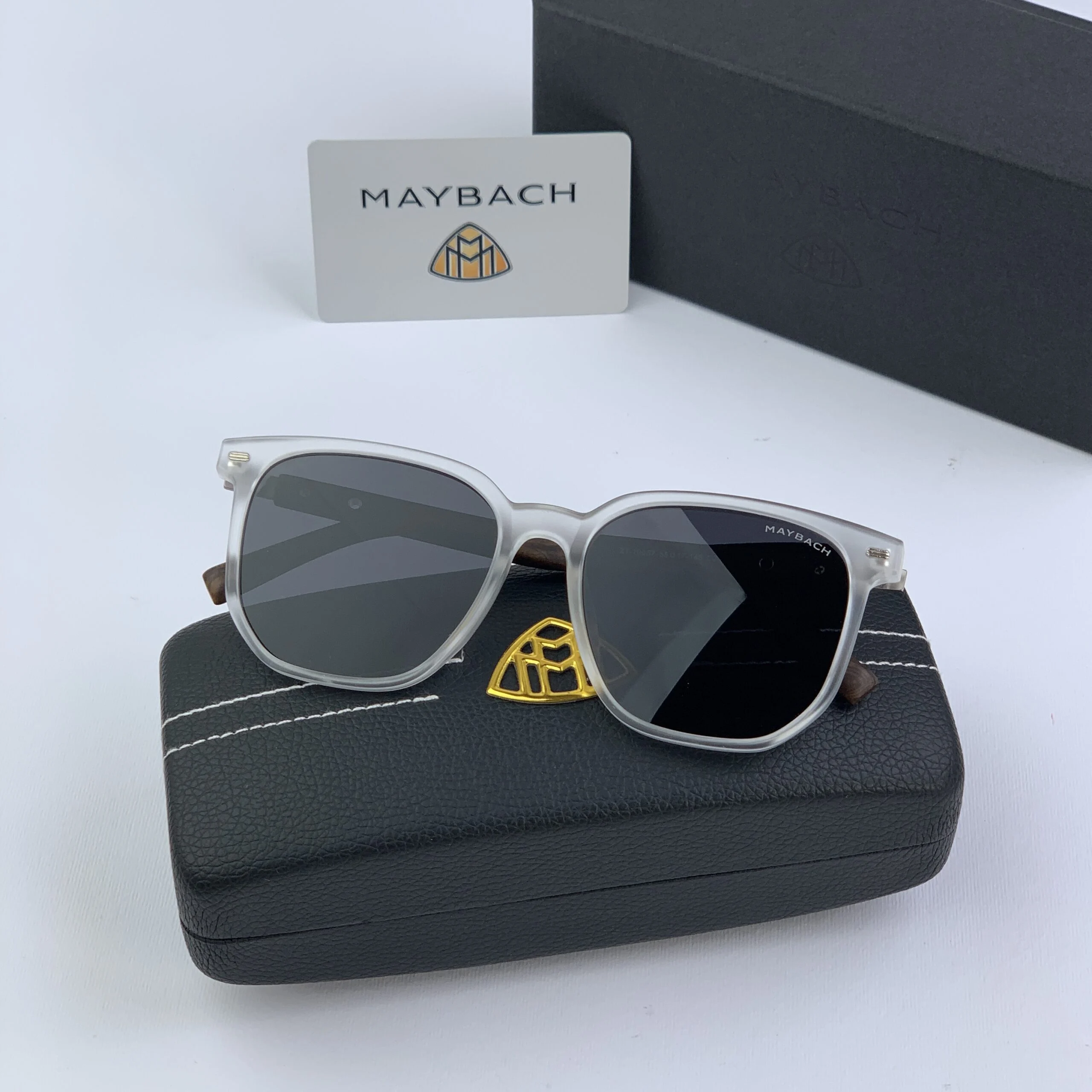 عینک افتابی دسته چوب پلاریزه برند میباخ کد 57