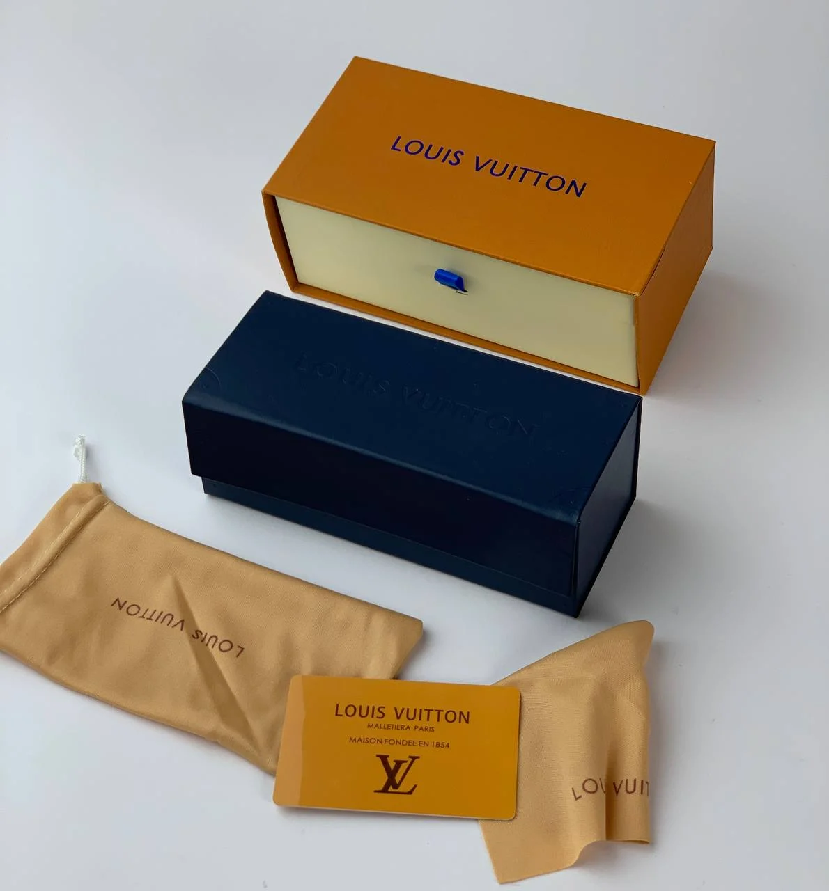 جلد اورجینال برند LOUIS VUITTON